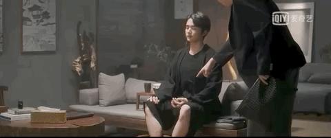 羞耻爆表！这男星演少女太上头，看得我藏在被窝连刷10集