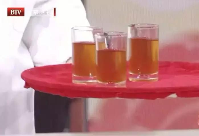 头皮背部长疙瘩是什么原因,脑后头皮长小疙瘩怎么回事