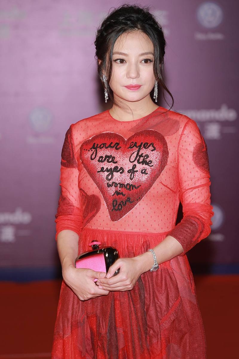 赵薇减龄装扮,赵薇红头纱