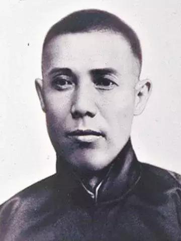 在澳门重生的当铺，收割了赌徒们的血泪与疯狂