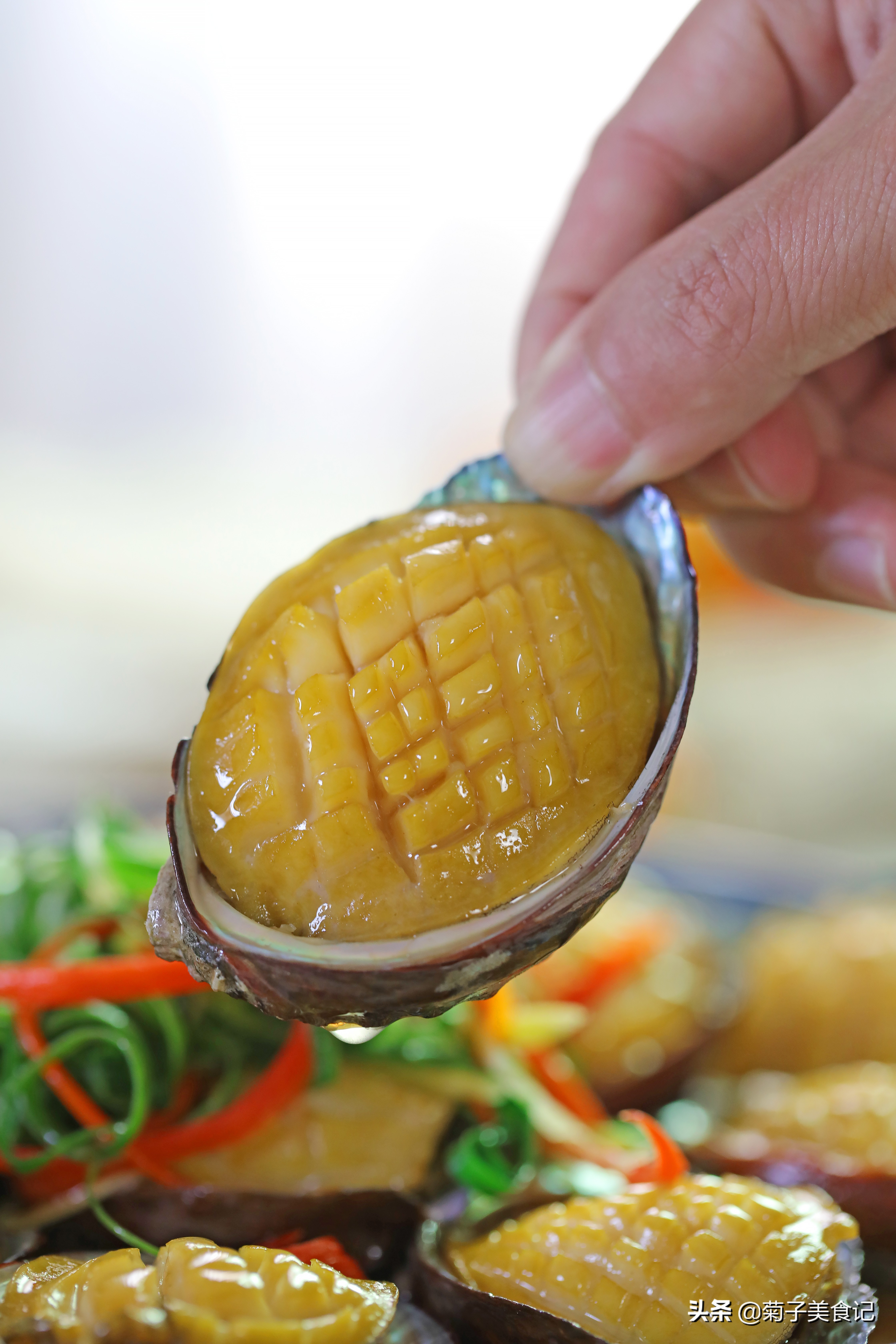 诚意满满的炖一百只鲍鱼招待客人,鲍鱼招待客人的做法