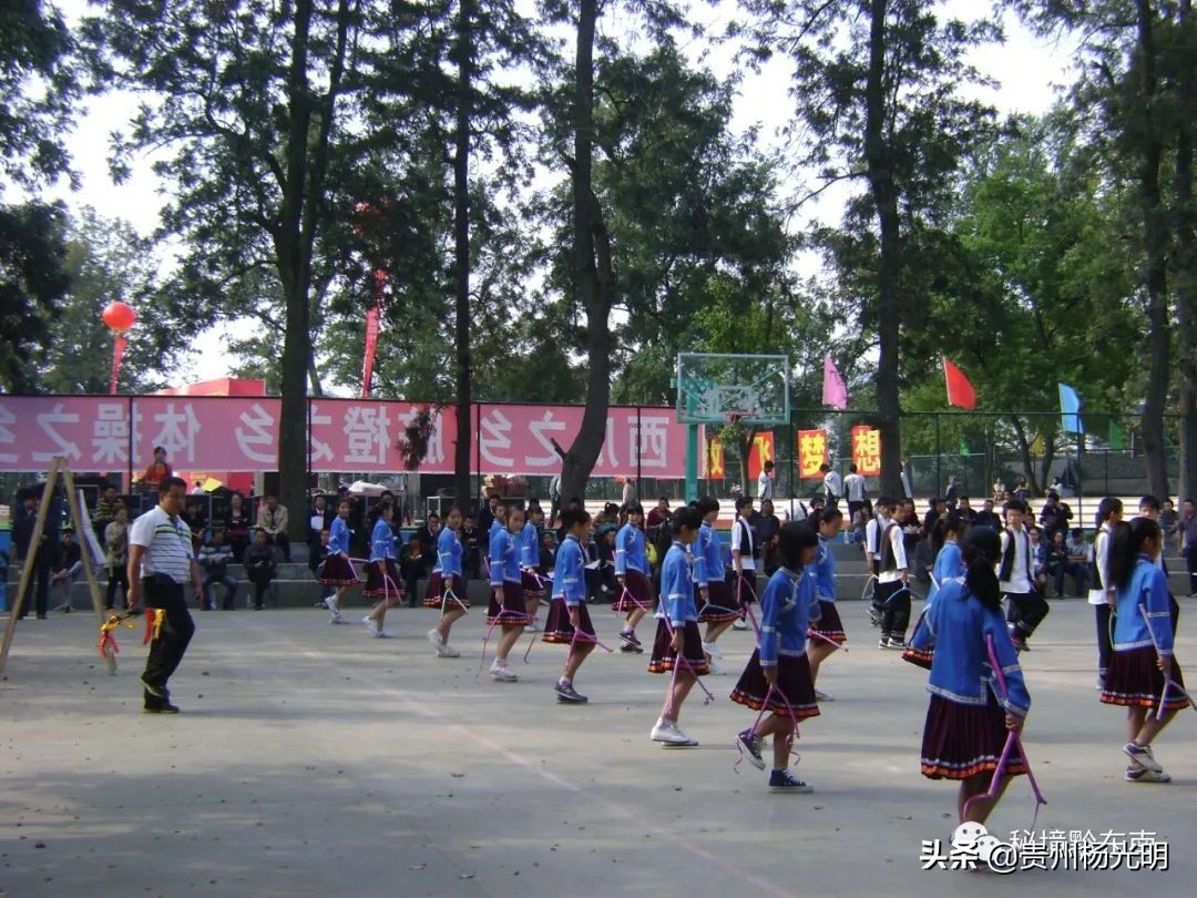 教书育人爱岗敬业关爱学生,呕心沥血育桃李优秀教师事迹