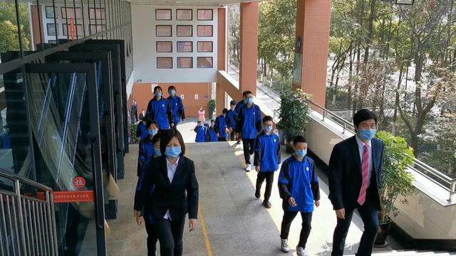 开学孩子就感冒,开学了孩子发烧咳嗽怎么办