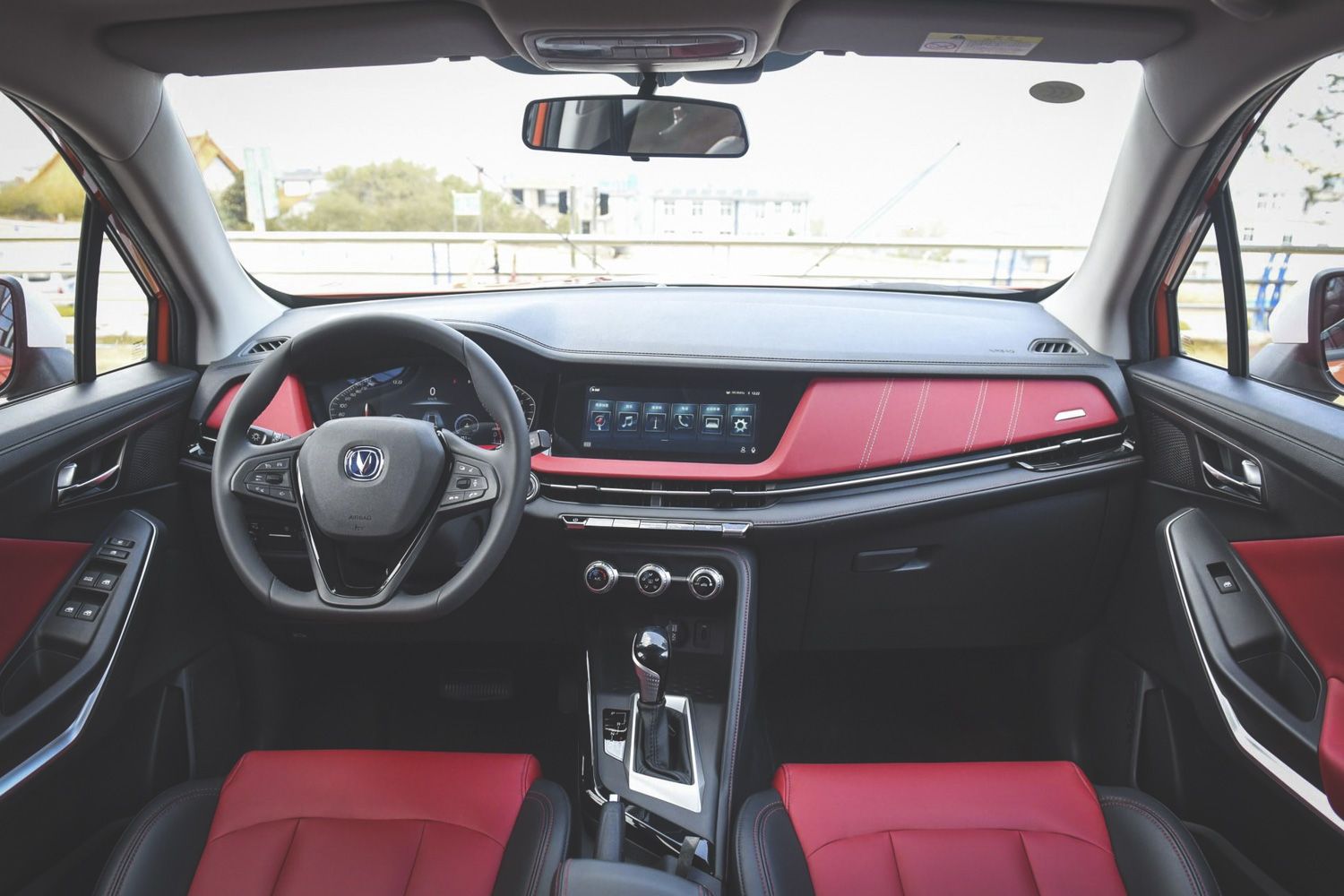 长安性价比最高suv家用,售6.19万元起长安全新cs15上市