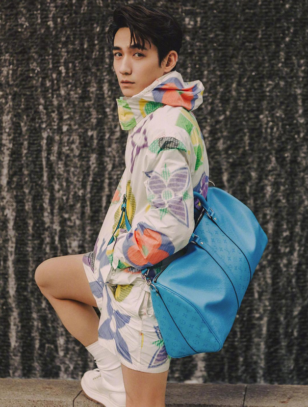 朱一龙时装男装图,在武汉穿西服的明星朱一龙