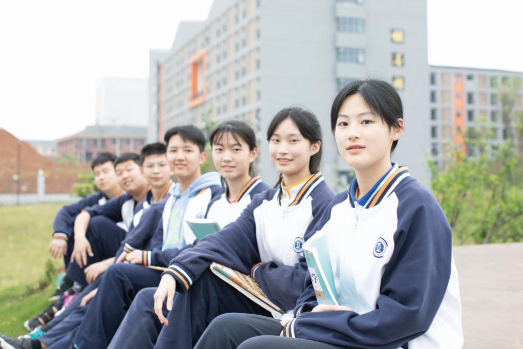 倚山傍湖听涛起看北大新世纪恒定中学如何开创高中基础教育新格局