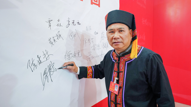 广西云VR访谈间｜梁洁言：落实乡村振兴战略，促进大学生返乡创业就业