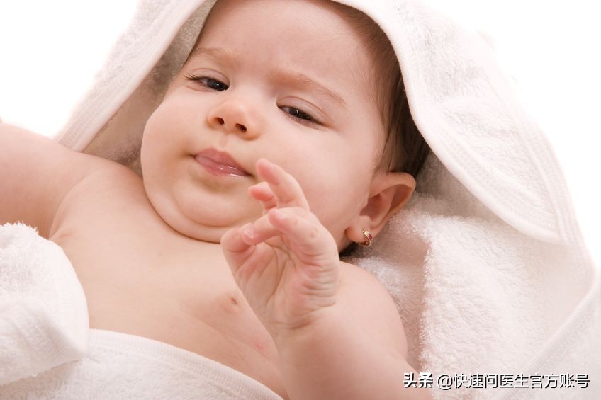新生儿出现这几种异常状况不要慌,新生儿哪六种异常现象不必惊慌呢