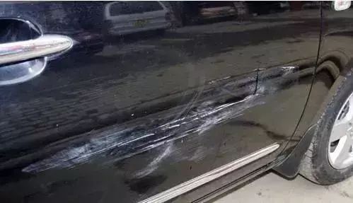 冬天车子灰尘大怎么办,灰尘渗透车漆怎么去除