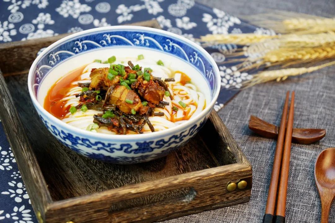 正宗嗦粉教程,怎么一元点螺蛳粉外卖