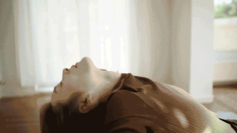 太平鸟刘雯最新设计穿搭,太平鸟刘雯同款白t恤