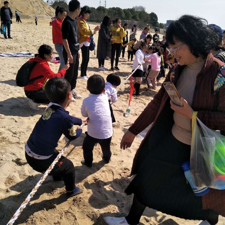 涓滄柟鍥介檯鏁欒偛,涓滄柟鍥介檯骞煎効鍥埛澶栧ぇ璇惧爞