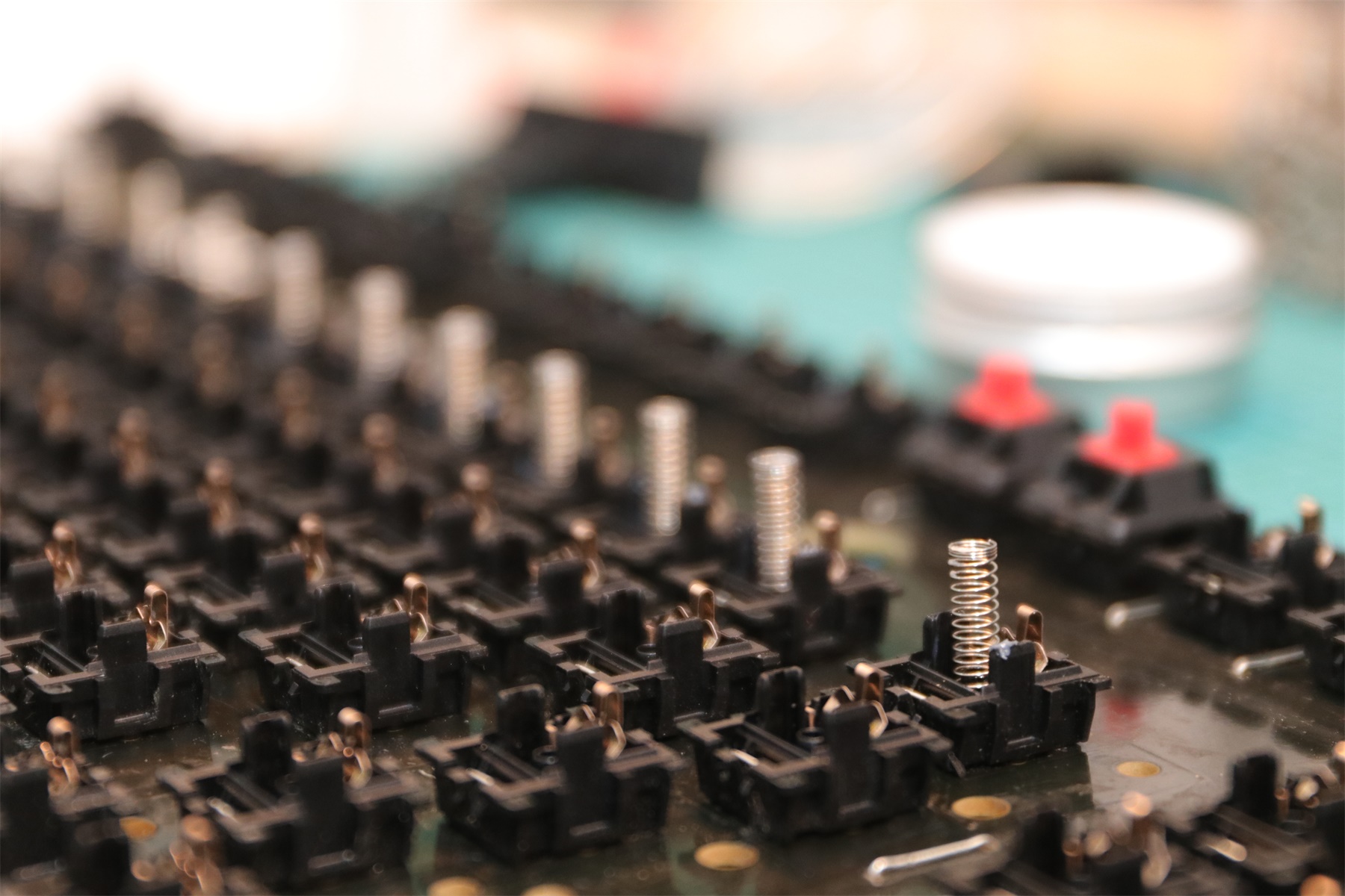 3494机械键盘,不到百元的青轴高颜值键盘