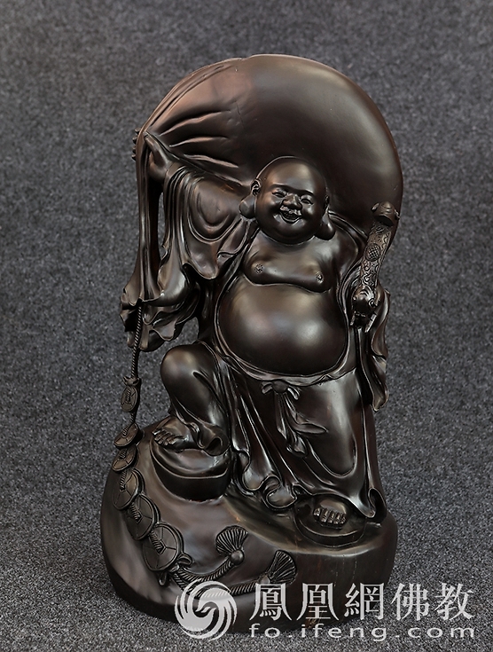 桐柏山木雕博物馆弥勒佛雕像,桐柏木雕博物馆龙的雕像