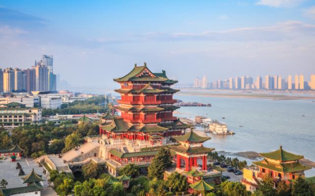 年少英才，一气呵成写下《滕王阁序》，落笔前要先“打腹稿”