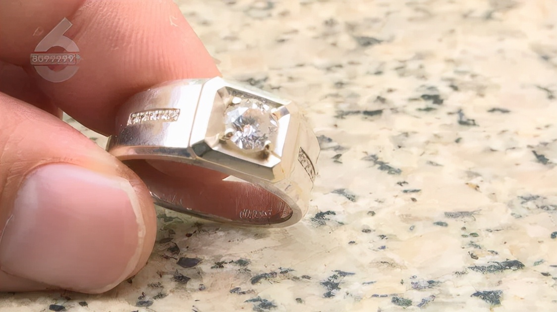 18000买的钻戒只值180,19000买的钻戒戴一年亏一万多