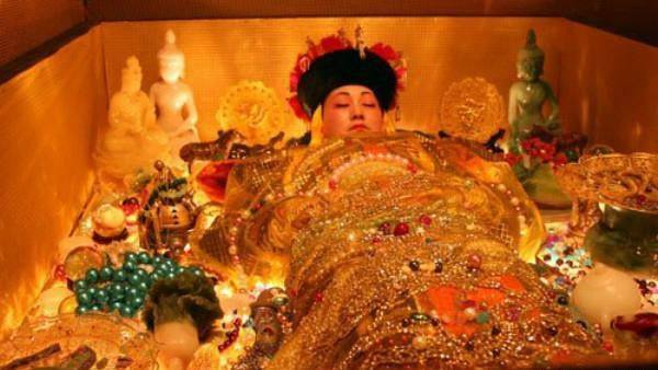 慈禧被凌迟致死,慈禧老佛爷真实生活