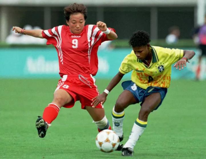 孙雯在国外踢馆的视频,孙雯踢足球视频