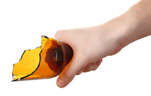 小朋友把瓶子打碎后表现,小孩把酒瓶打碎被揍了