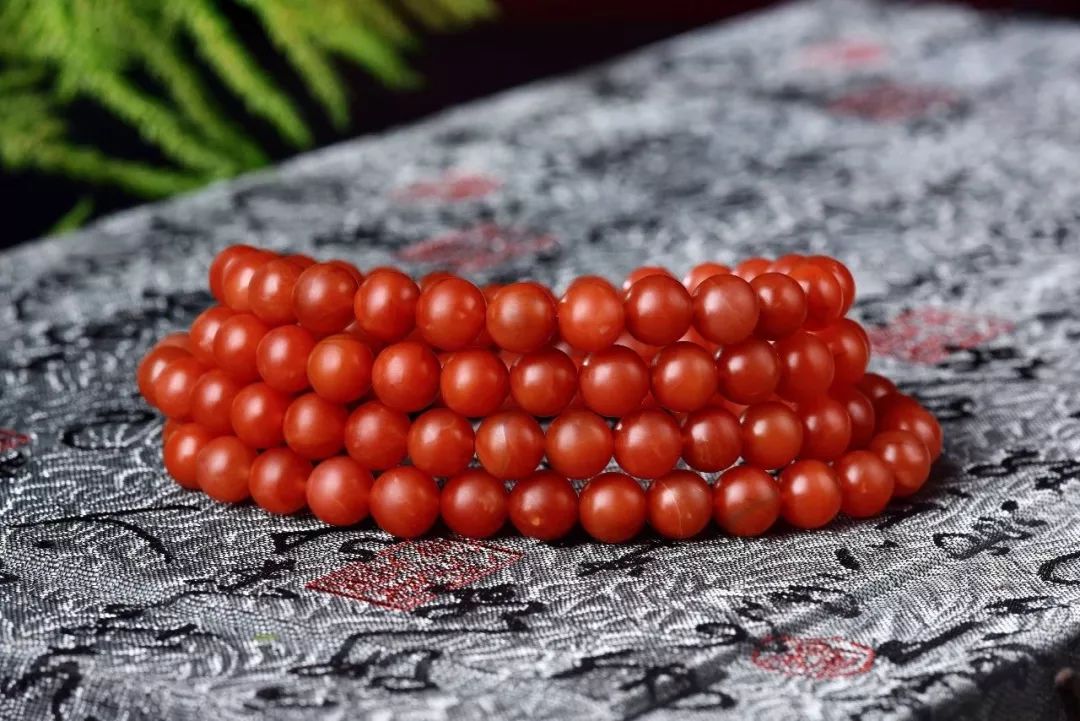 招财色暖色系,招财金什么颜色