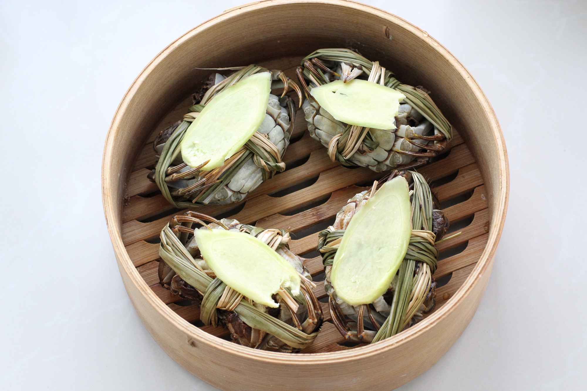 手把手教你清蒸大闸蟹的正确做法,清蒸大闸蟹味道鲜美做法简单极了