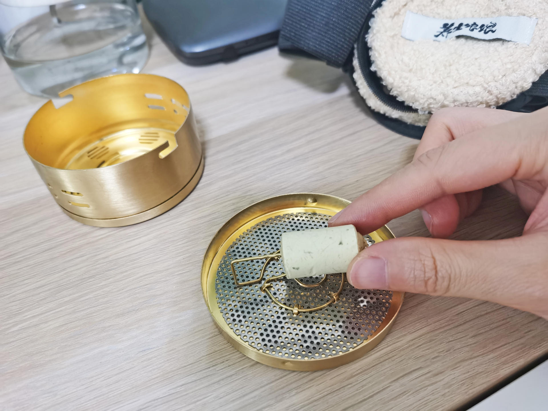 在家自己艾灸哪种艾灸盒好用,自己在家用艾灸盒艾灸的正确方法