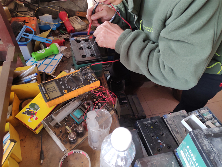 电瓶修复要不要加液,电瓶修复学技术多少钱