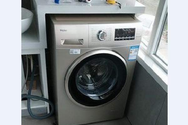 奶奶天天给宝宝穿脏衣服,宝宝一换洗衣服就起疹子