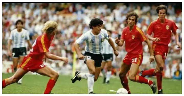 身高170的足球运动员,历史最伟大的十大足球球星