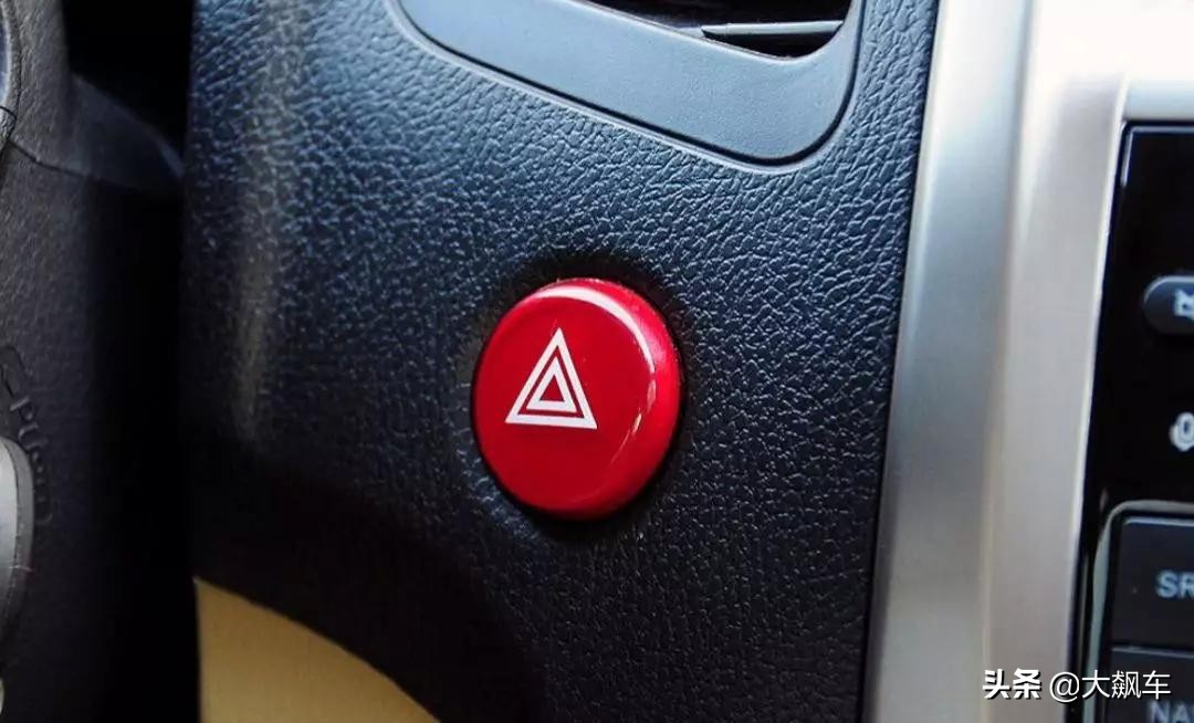 孩子被锁车内自救动画片,孩子锁车内如何自救