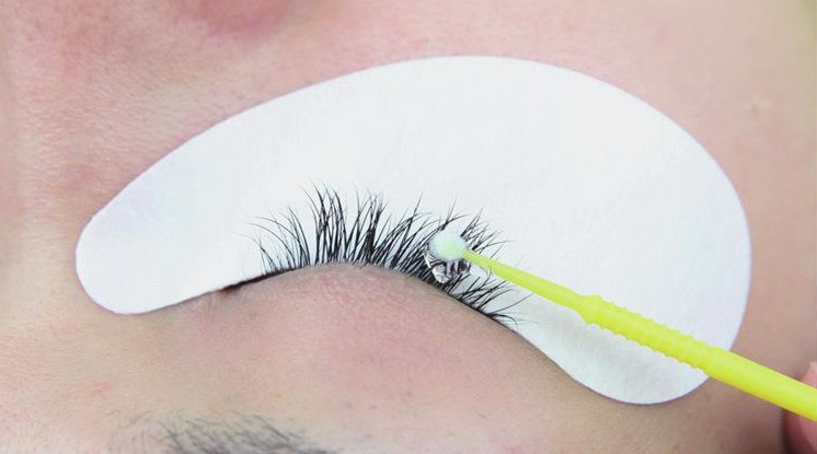 睫毛也能烫,睫毛可以烫了再种吗