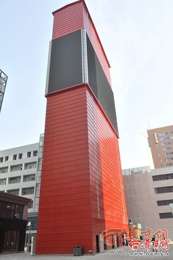 西安高新区矗立烂尾停车塔库无人管?负责人被判入狱