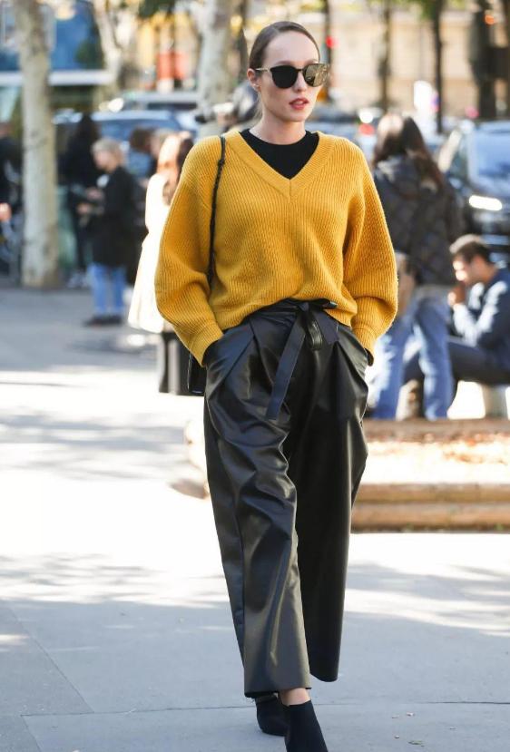 肩宽女生怎么穿大衣显壮,肩宽女士如何穿出高级感