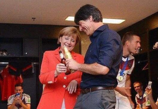 德国主帅勒夫默克尔,德国国家足球队连线默克尔