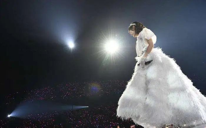 青你2完结，渡边麻友退役，从人设和剧本看，娱乐圈故事怎么写？