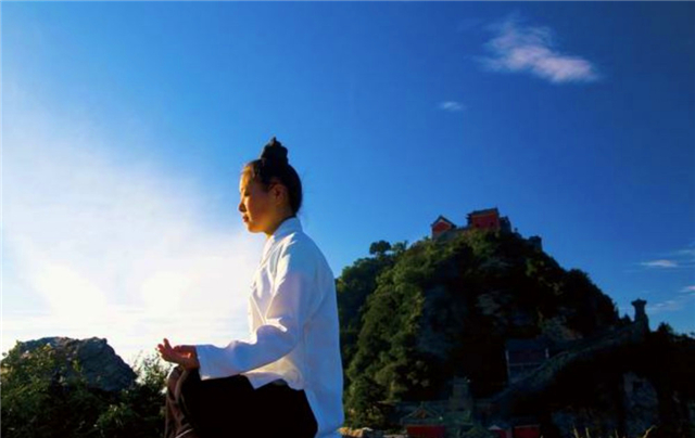 武当山女道姑真实生活,武当山漂亮女道姑