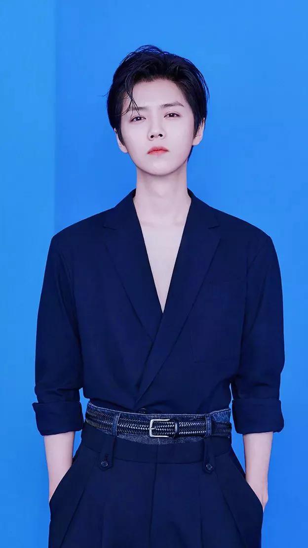 鹿晗壁纸浅蓝色系,鹿晗壁纸皮衣