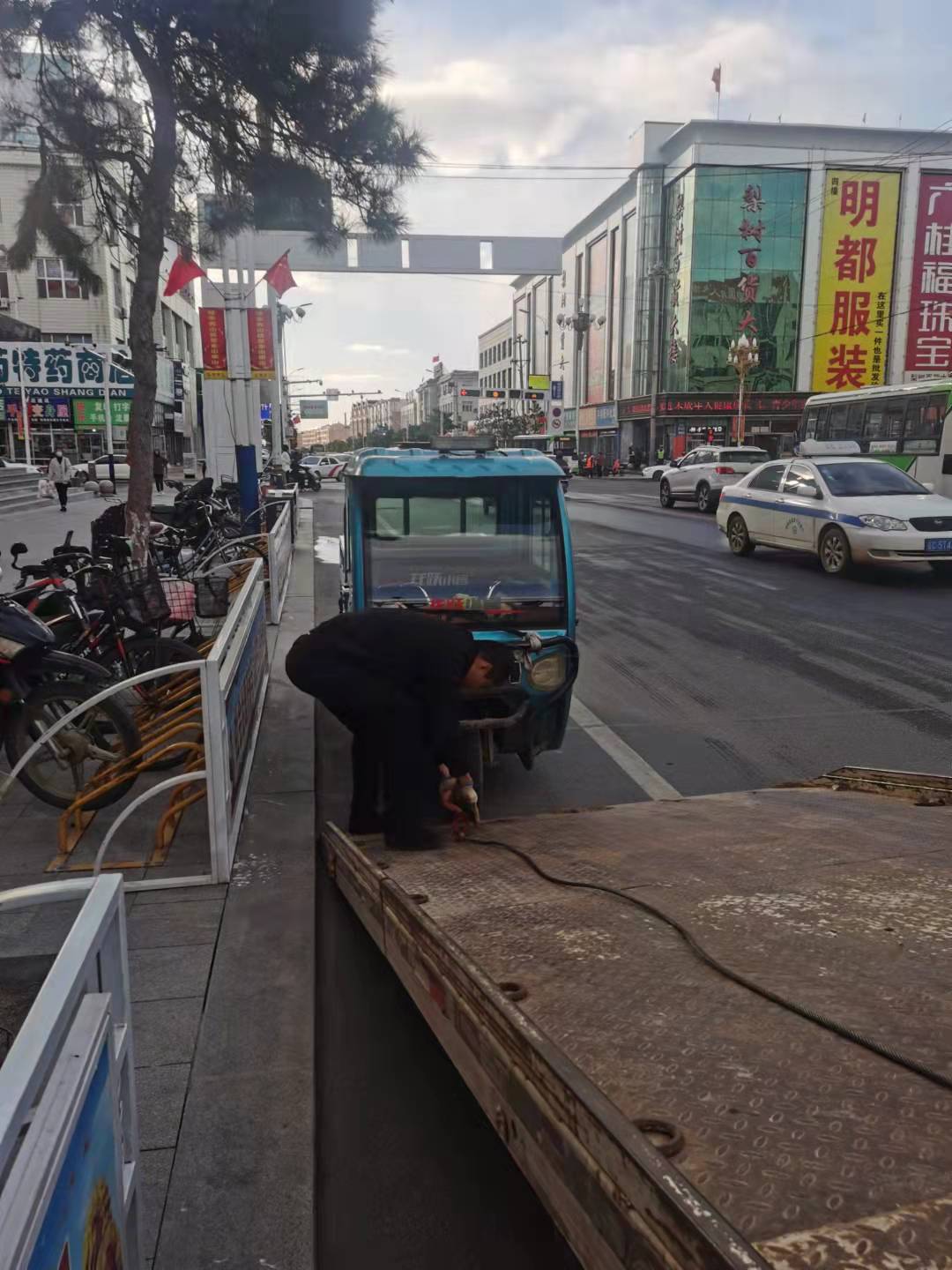 梨树交警充分发挥*党**员先锋模范作用全力做好创建省级文明城交通安全管理工作