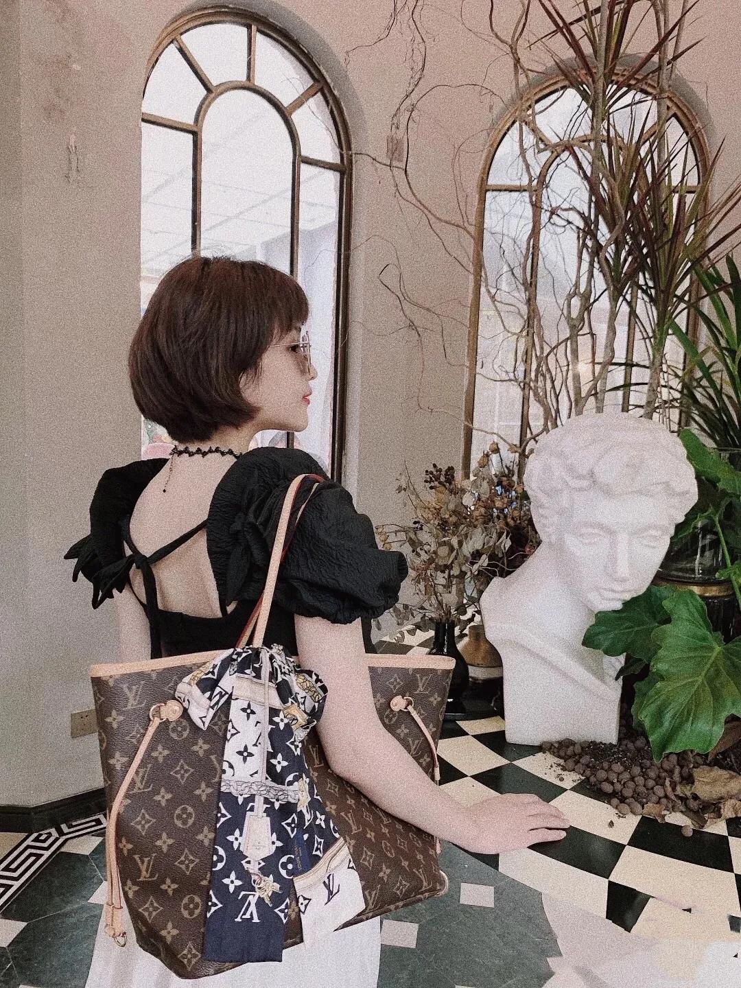 秋冬都适用的包包推荐,包包秋冬适合咖啡色还是卡其色