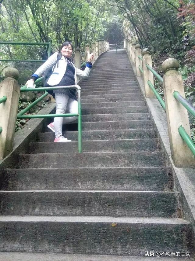 可爱的少妇自拍越来越丰满越来越成熟了