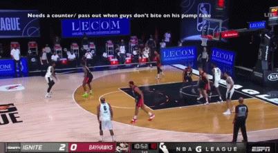 变向过人晃倒,库明加变向暴扣