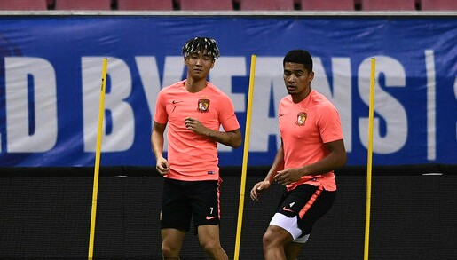 保利尼奥一脚兜射破门,保利尼奥二射一传