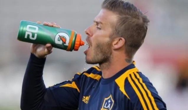 出汗多喝运动饮料,出汗多适合喝什么运动饮料