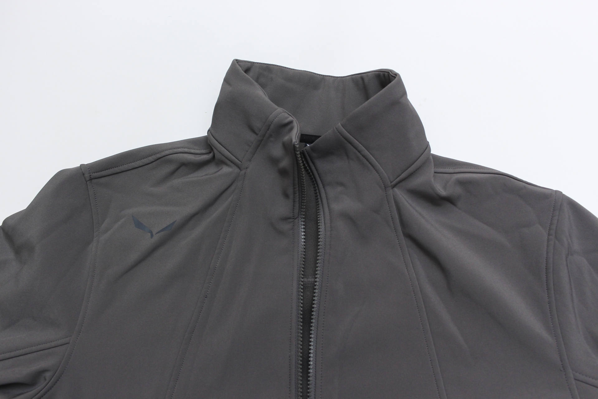 好看又好穿的冲锋衣测评,适合日常穿的户外冲锋衣