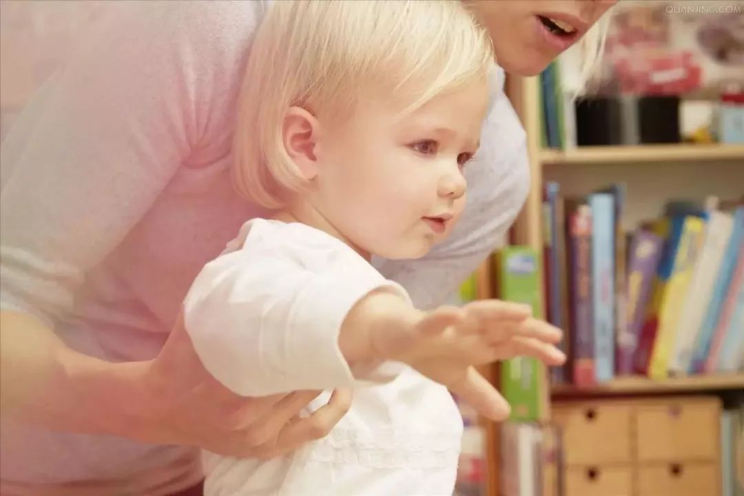 2岁孩子很犟固执哭闹怎样教育,2岁半执拗敏感期怎么引导