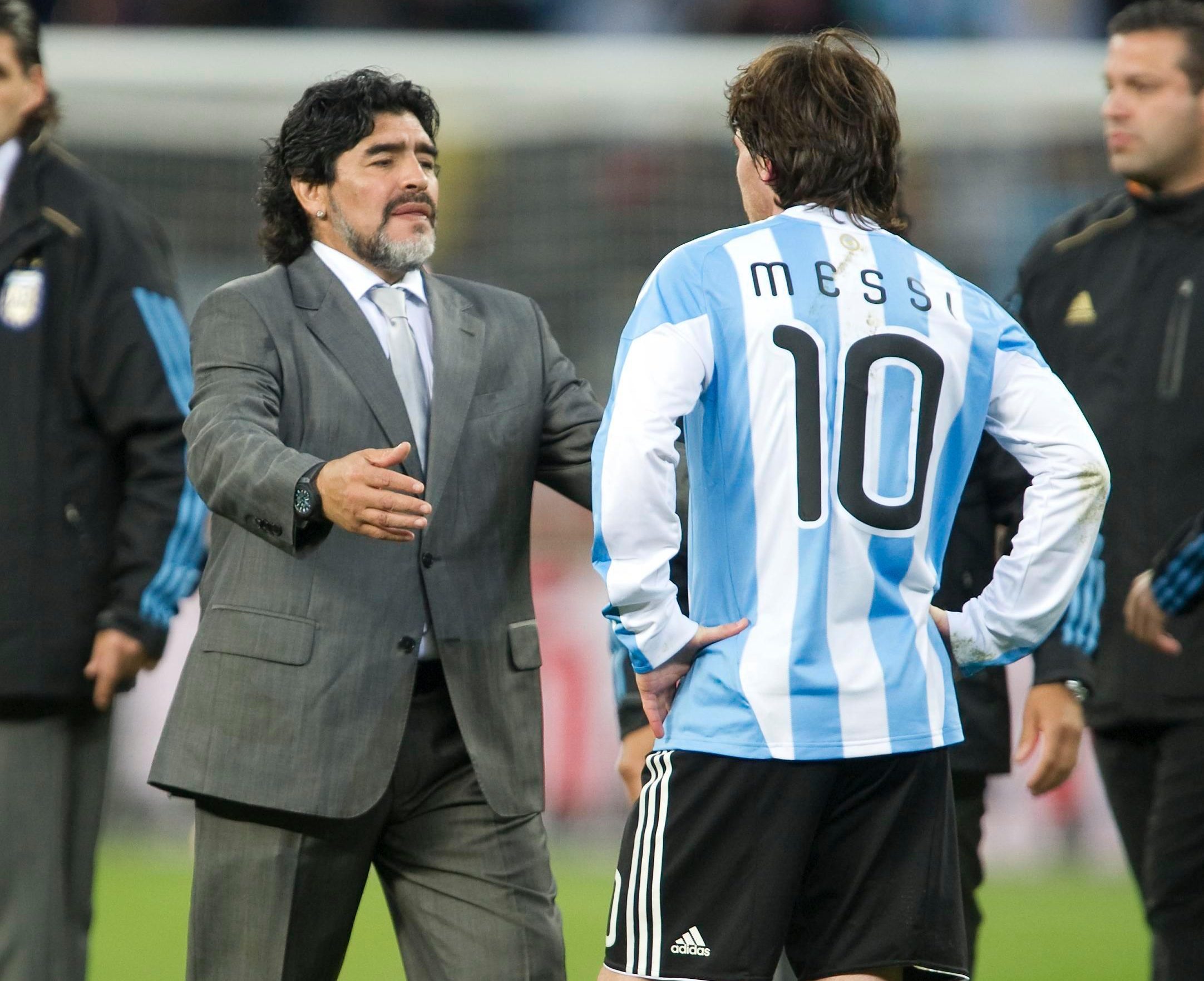 梅西告别马拉多纳无人之岛,梅西谈起马拉多纳潸然泪下