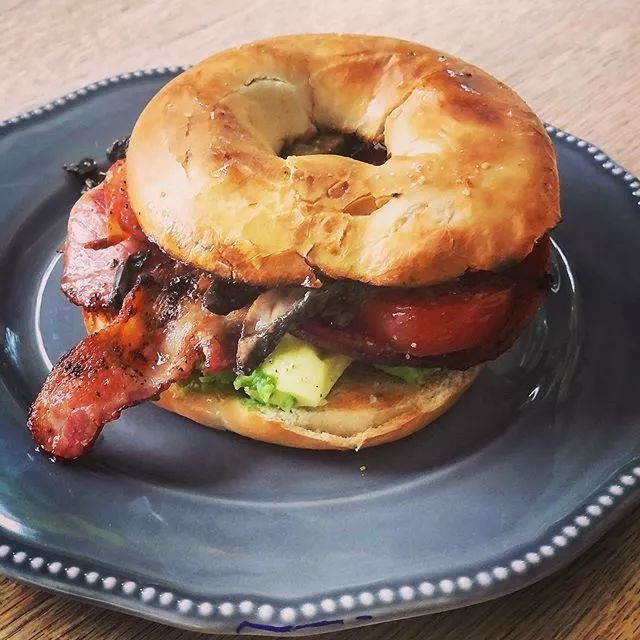 贝果:我才不是夹了菜的甜甜圈