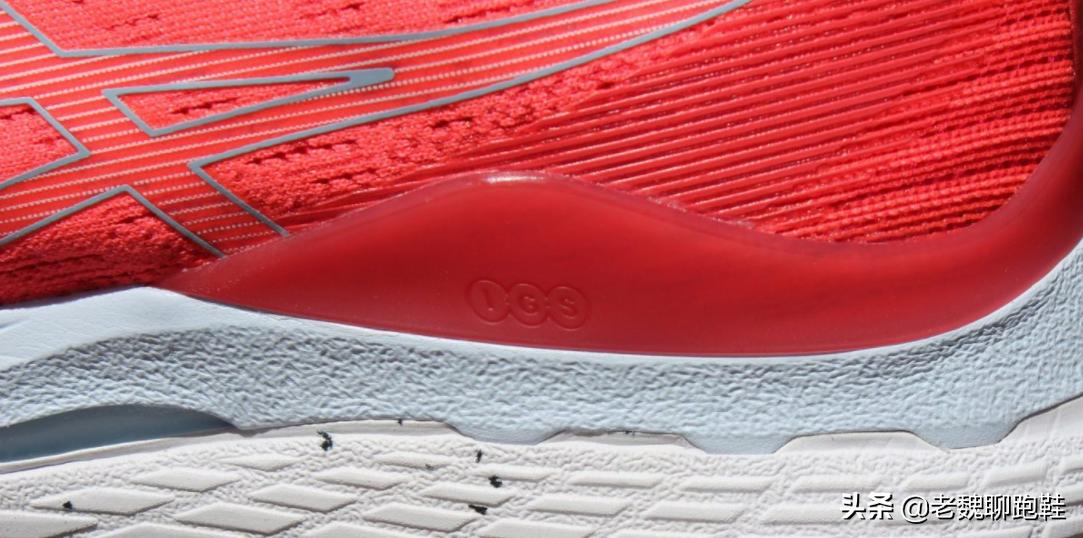 耐克和亚瑟士哪个适合跑步,穿了一年的亚瑟士