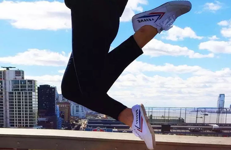 回力与飞跃有什么区别,回力帆布鞋和匡威的有什么区别