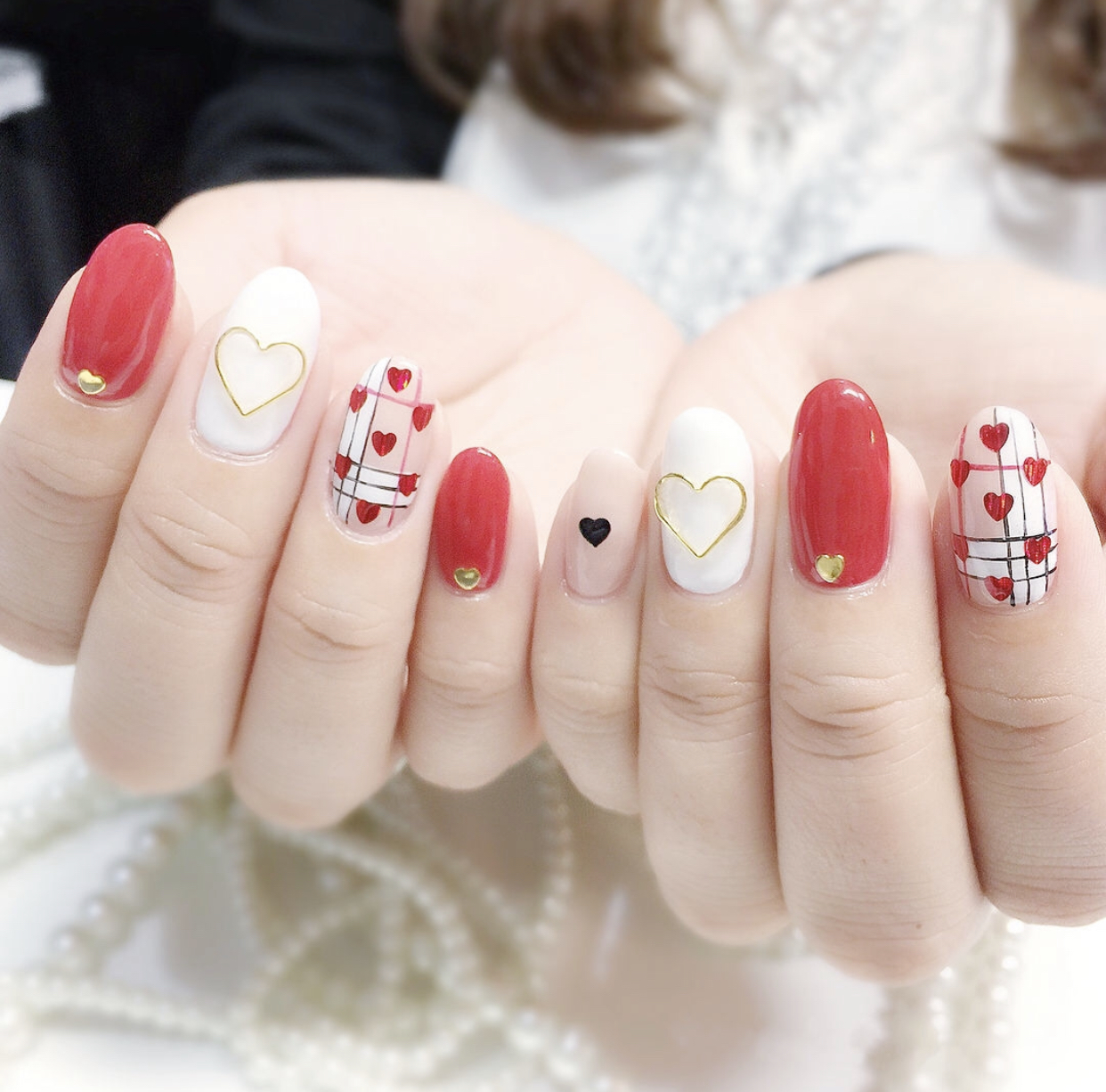 仙气女神范的红色亮片美甲，给你的“红指甲”加点仙气吧！